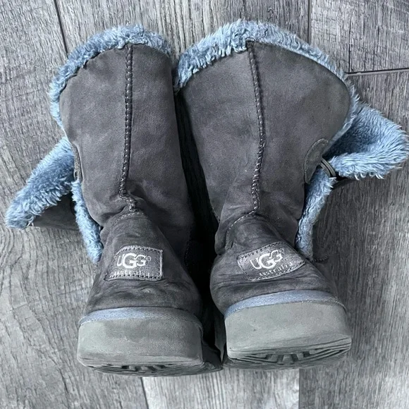 🥾 SOLD UGG Bailey Button II Boots - Picture 5 of 8
